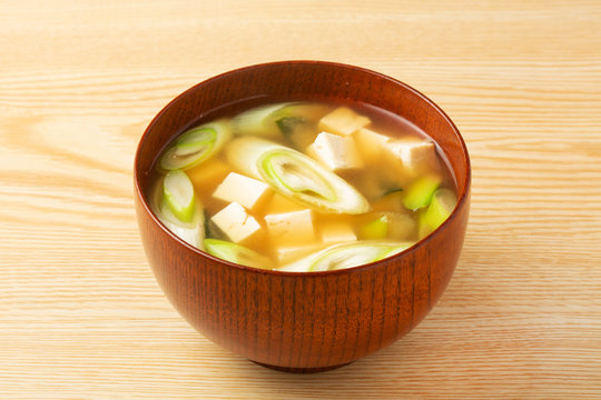 ネギと豆腐の味噌汁