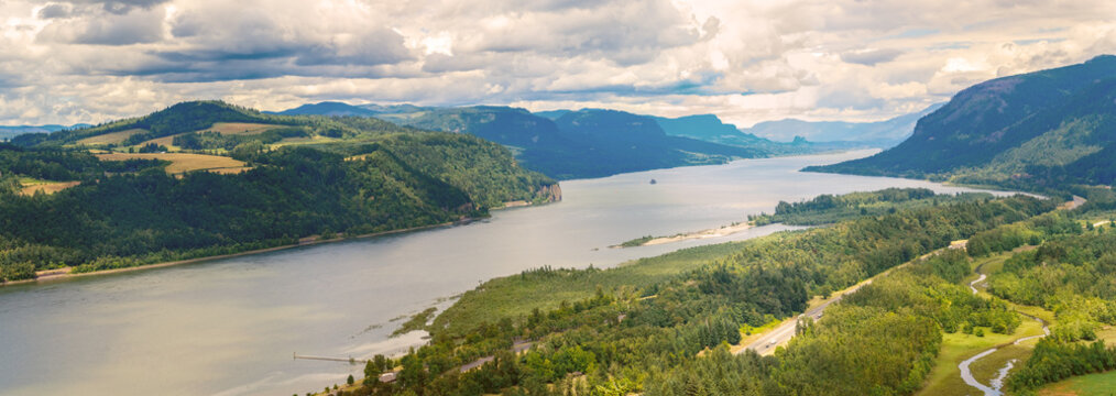Overlook view of the Columbia River Gorge