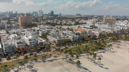 Obraz premium Aerial view of Miami Beach skyline and coastline on a sunny day, Florida