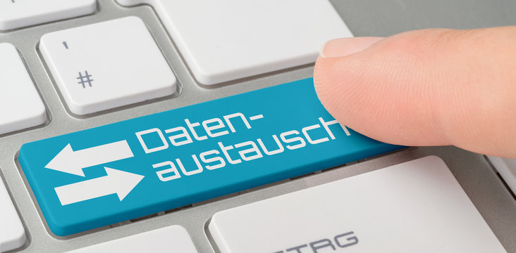 Tastatur mit blauer Taste - Datenaustausch