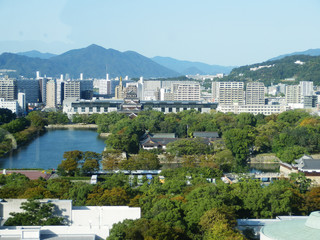 Obraz premium 広島県 広島城と周辺の街並み