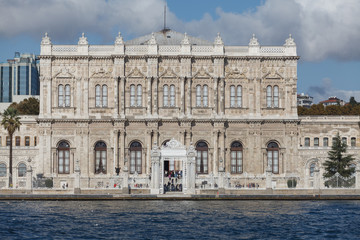 Fototapeta na wymiar Dolmabache Palace on the Bosphorus, istanbul turkey.
