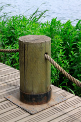 Naklejka premium Wood chopping block and mooring rope