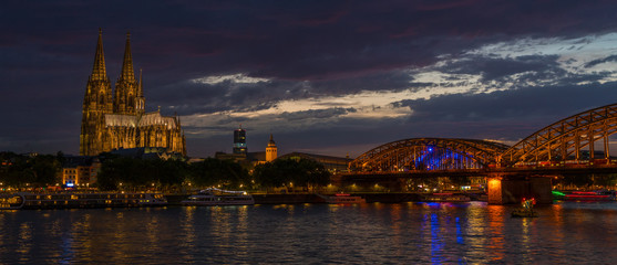 Fototapeta premium Cologne Cathedral at Night on the River Rhine, Germany