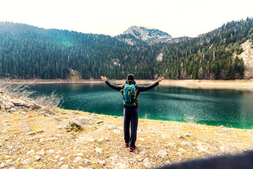 Fototapeta na wymiar Traveler man enjoying mountains and lake landscape