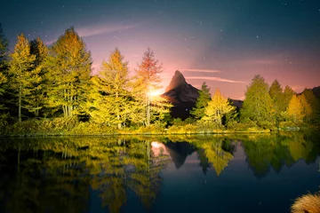 Photo sur Plexiglas Cervin mountain lake Grindjisee on a starry night