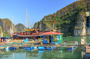 Fototapeta na wymiar Lan Ha Bay, Northern Vietnam
