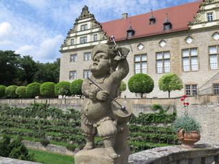 Steinerner Zwerg vor dem Schloss Weikersheim