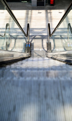 Rolltreppe, Blick von oben nach unten