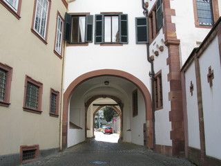Durchfahrt bzw. Torbogen am Schloss Weinheim