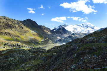 The Kaunertal Valley is surrounded by the Glockturmkamm ridge, the Kaunergrate and the Ötztaler Alpen Mountains in the middle of the Dreitausender Mountains.