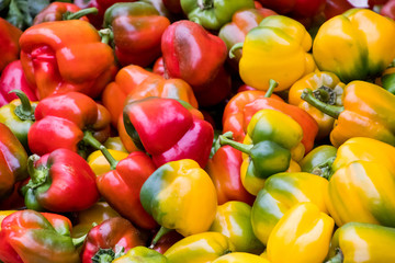 Paprika auf einem Marktstand
