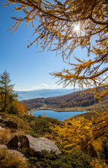 Herbstlicher Sonnenschein am See im Lungau