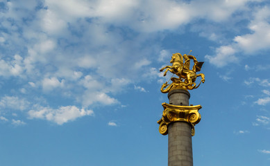Fototapeta na wymiar obelisk and sky in the clouds