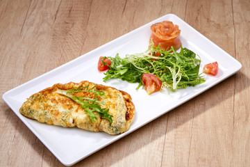 omelette with salad