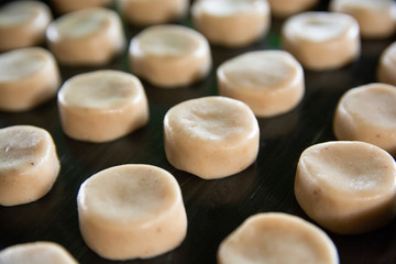 Singapore cookies in tray preparing to baked