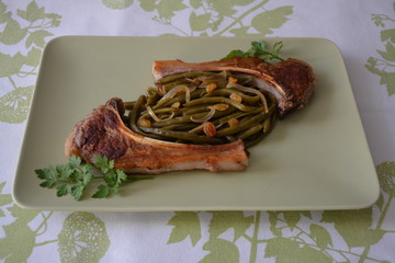 Côtes d'agneau  haricots verts