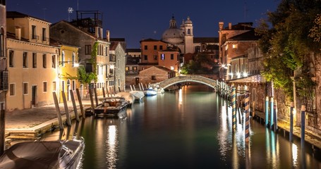 Fototapeta na wymiar Italy beauty, night canal street in Venice, Venezia