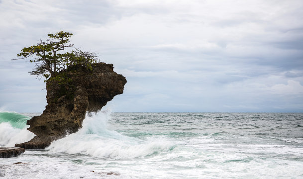Image from Waves hitting a Rock in manzanillo in Costa Rica at the Caribbean
