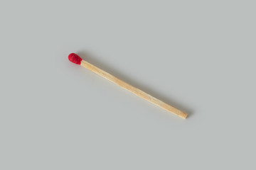 einzelnes Streichholz isoliert