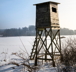 Hochstand im Winter