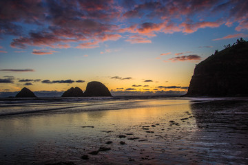 Obraz na płótnie Canvas Coastal Sunset