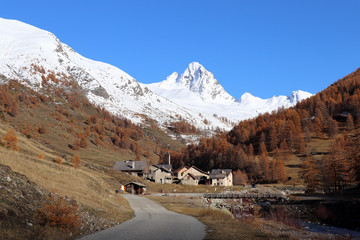 Le hameau de Valpréveyre