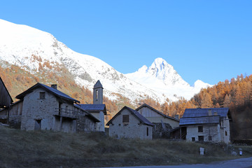 Hameau de Valpréveyre au coucher du soleil