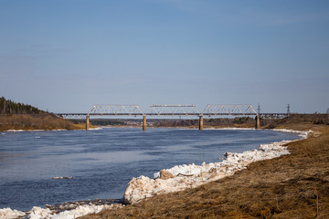 Obraz premium spring the river Bank with remnants of dirty snow