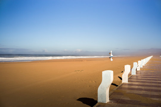 marokko, Lalla Fatna, strand mit turm