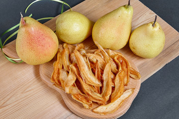 Dried pears and fresh pears