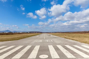 Deurstickers Luchthaven landingsbaan landschap
