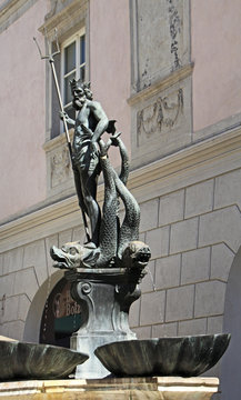la fontana del Nettuno in Piazza delle Erbe a Bolzano