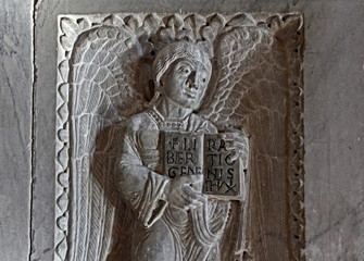 angelo simbolo dell'evangelista Matteo. Rilievo del pulpito in marmo della pieve di Santa Maria in Castello, detta la Sagra; Carpi