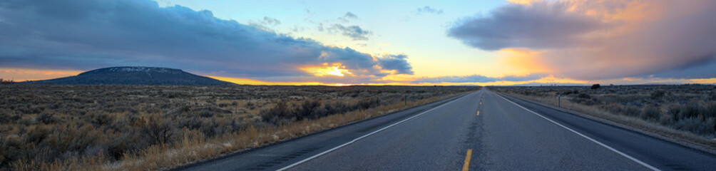 Fototapeta na wymiar road in sunset