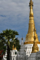 Fototapeta na wymiar Shwedagon Pagoda, stupas.