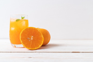 orange juice with ice