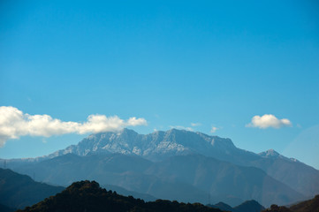 西条より石鎚山を望む