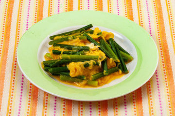 大蒜の茎の卵炒め