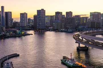 Fototapeta premium evening view of shibaura tokyo