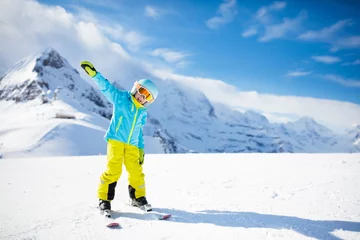 Deurstickers Wintersport Ski and snow winter fun for kids. Children skiing.