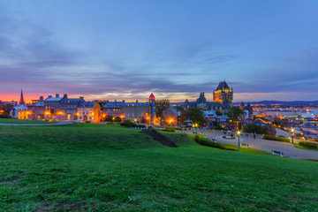 Fototapeta premium Widok zachodu słońca w mieście Quebec
