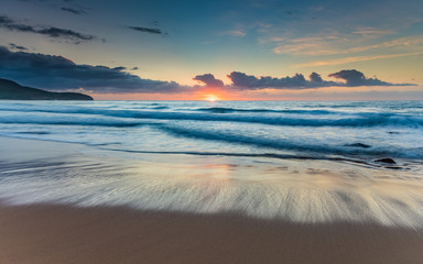Obraz premium Blue Seas Bold Sunrise
