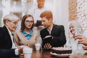 Children Eat Cake with Grandparents.Patients Talk.