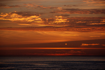 PAISAJES EN LA PLAYA EN EL OCASO