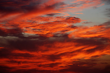 VISTAS DEL CIELO EN UN ATARDECER