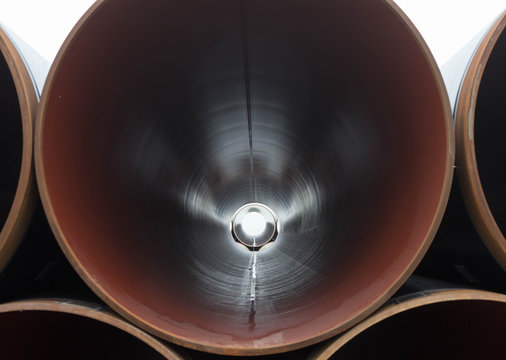 Sicht durch ein Stahlrohr für eine Pipeline