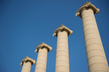 barcelona the 4 columns