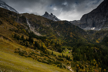 Schmadribachfälle im Hinteren Lauterbrunnental im Herbst