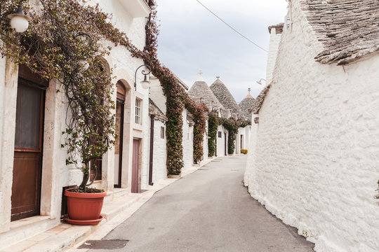 Italy, Apulia, Alberobello, view to alley with typically Trulli